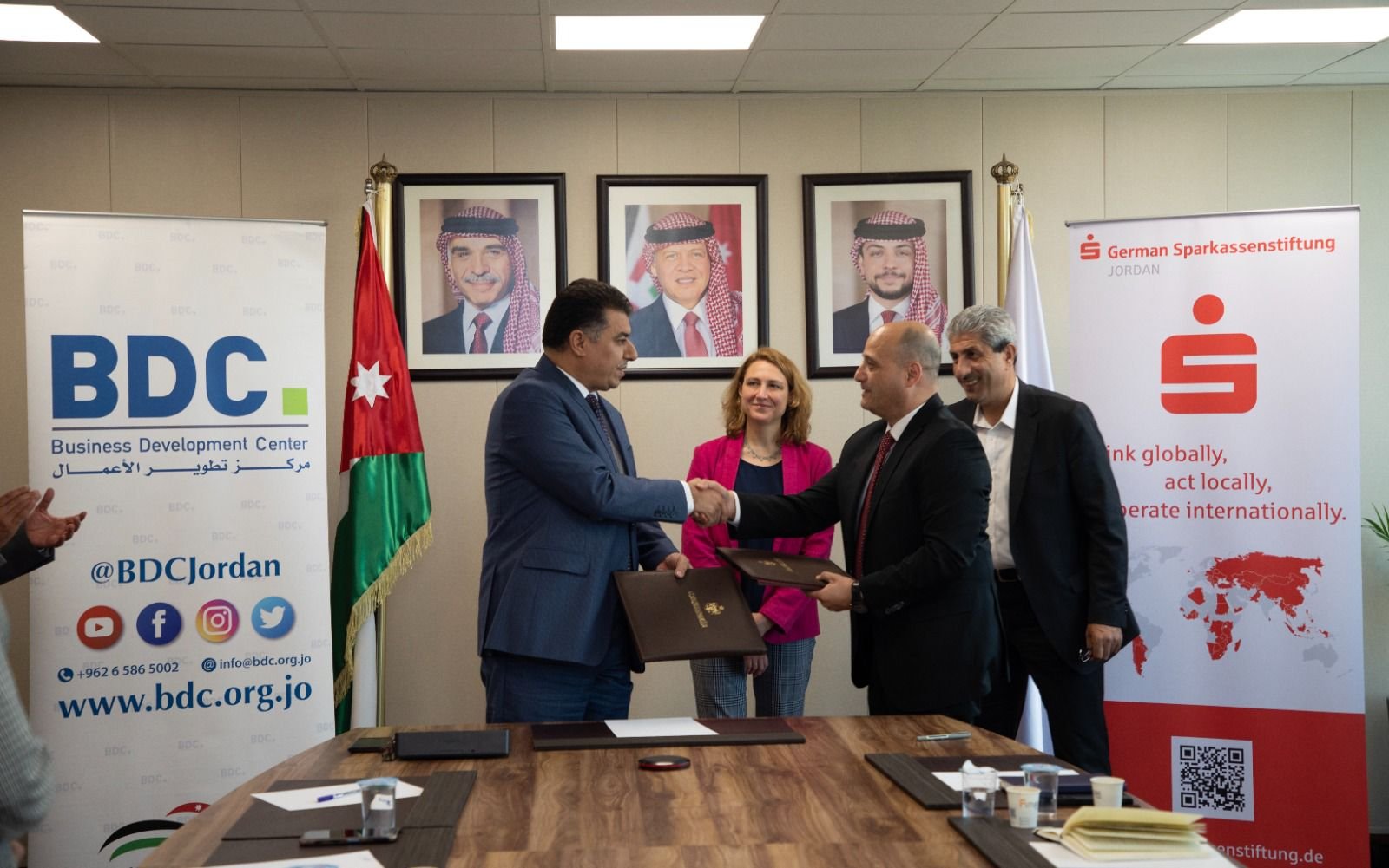وزارة الزراعة ومركز تطوير الأعمال يوقعان مذكرة تفاهم لتدريب ٣٠٠ مزارع وزارة الزراعة ومركز تطوير الأعمال يوقعان مذكرة تفاهم لتدريب ٣٠٠ مزارع