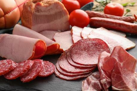 4 انواع من الأطعمة تسبب تكاثر الخلايا السرطانية في الجسم