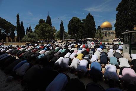60 ألفا يؤدون صلاة الجمعة في المسجد الأقصى
