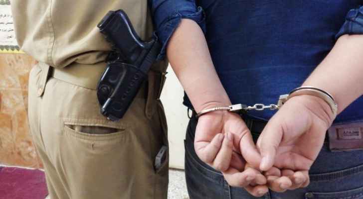 ضبط ٤ أشخاص وسيدة عذبوا شابا ثلاثينيا وقتلوه في القاهرة