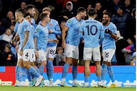 برشلونة يفكر في التعاقد مع نجم مانشستر سيتي