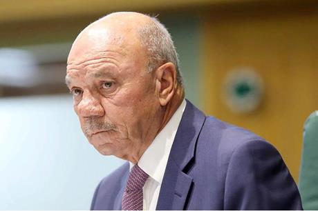 الفايز ينعى العين الأسبق عبدالمجيد الذنيبات