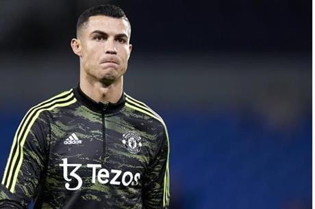 رونالدو يواصل إلقاء القذائف على مانشستر يونايتد