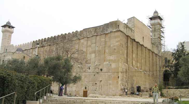 آلاف المستوطنين يستبيحون الحرم الإبراهيمي