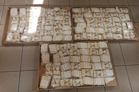 الجمارك تحبط محاولة تهريب (237) ألف حبة مخدرة من الكبتاجون