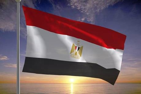 مصريون يرقصون فرحا في القاهرة بعد فوز الأخضر على الأرجنتين