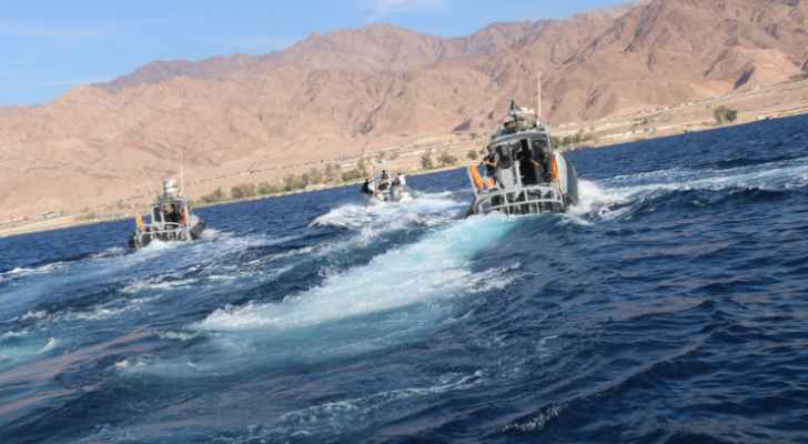 القوة البحرية والزوارق الملكية تنفذ تدريباً بحرياً مشتركاً