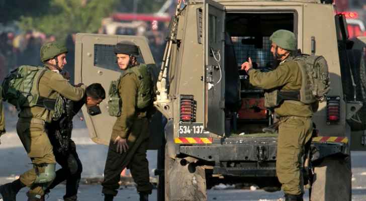 جيش الاحتلال يعتقل فلسطيني من مخيم بلاطة