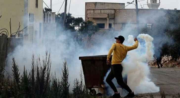 إصابة فلسطينيين بحالات اختناق خلال مواجهة مع قوات الاحتلال في جنين