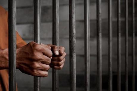 محكمة الاحتلال تصدر حكما بالسجن 12 عاما بحق الأسير محمد فرحات
