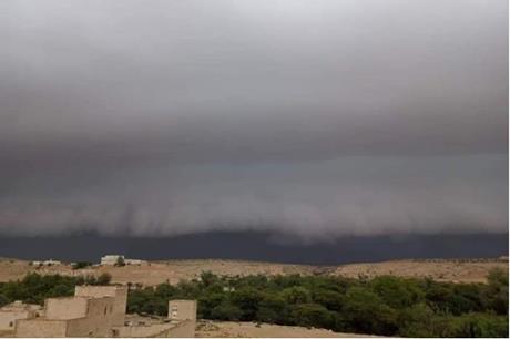 سحابة عملاقة تغطي سماء السعودية