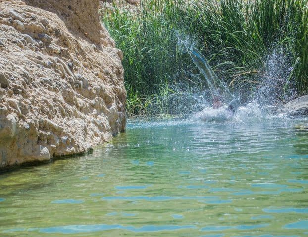 عشريني يقضي غرقاً في وادي الوالة