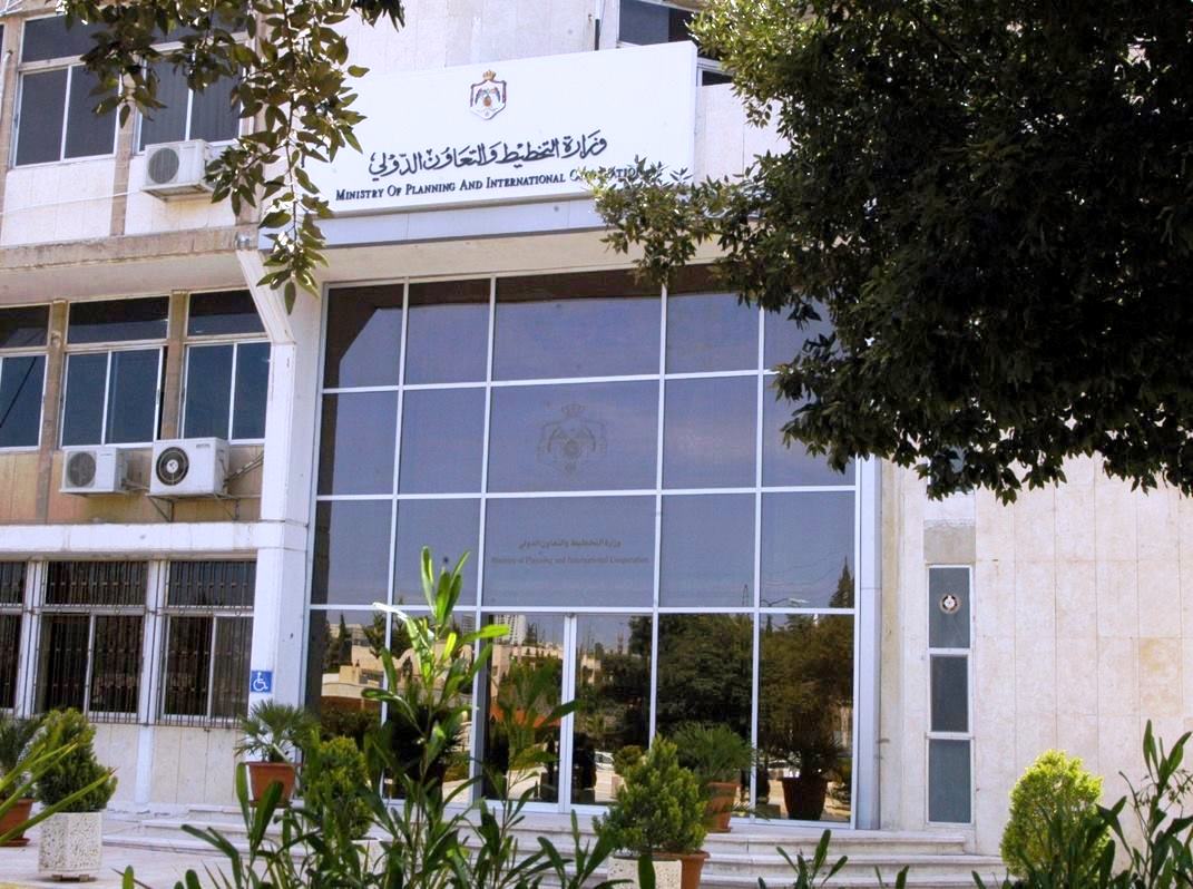 وزارة التخطيط تُنفق من المنحة الخليجية 231 مليون دينار دون ادراجها في الموازنة العامة .. وثيقة