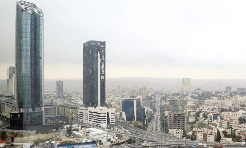 كتلة هوائية باردة ورطبة تؤثر على المملكة اليوم