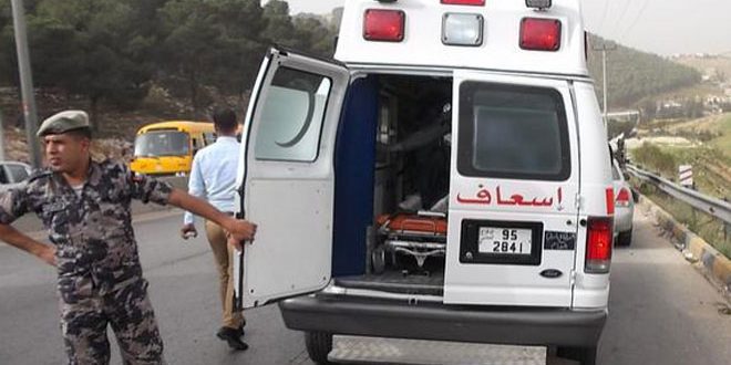 وفاة شخص دهساً واصابة سيدة بحادث سير في البادية الوسطى
