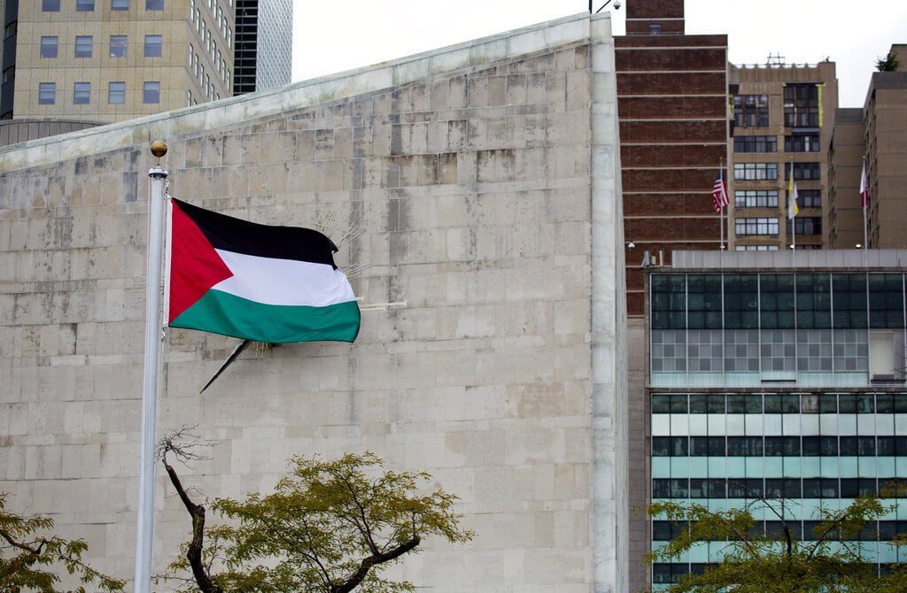 إنقاذ عشرات الفلسطينيين على شواطئ ليبيا واليونان