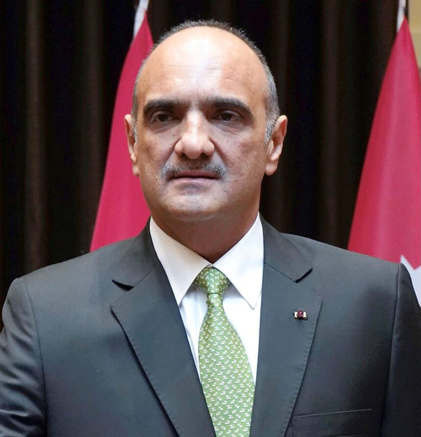 الخصاونة يزور مؤسسة الإذاعة والتلفزيون ويلتقي رئيس مجلس الإدارة ومديرها العام ومدراء الادارات