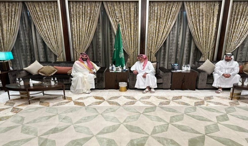 الظهور الأول لنجل ولي العهد السعودي خلال تعزيته الأمير متعب .. فيديو وصور