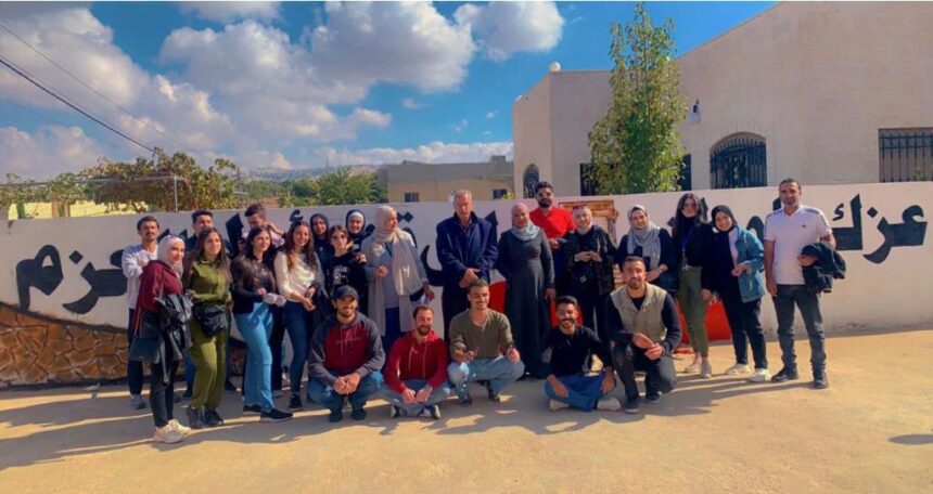 صورة حول : نشاط تطوعي لـ "عمارة وتصميم" عمان الاهلية بمدرسة ذات النطاقين نشاط تطوعي لـ "عمارة وتصميم" عمان الاهلية بمدرسة ذات النطاقين