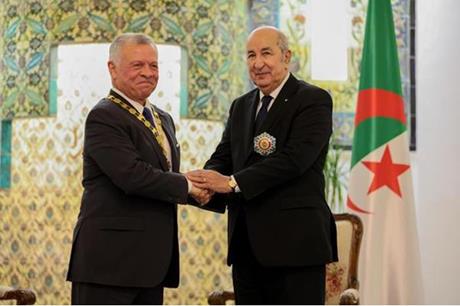 الملك يغادر الجزائر متجهًا إلى روما