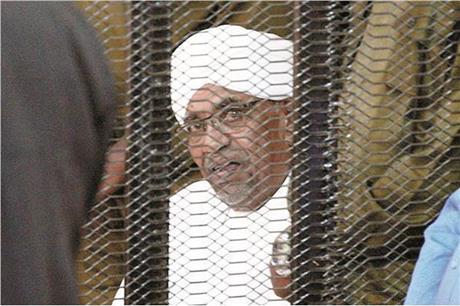 نقل عمر البشير الى المستشفى