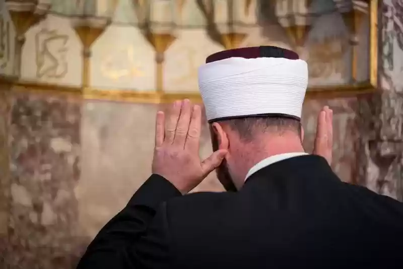 ديوان الخدمة المدنية بصدد تعيين 100 مؤذن وخادم مسجد