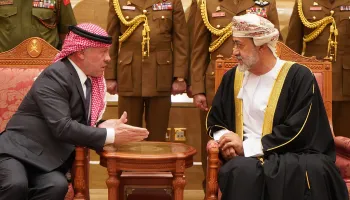 الملك يهنئ سلطان عُمان بذكرى توليه مقاليد الحكم