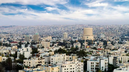 أجواء دافئة اليوم وانخفاض تدريجي الأحد