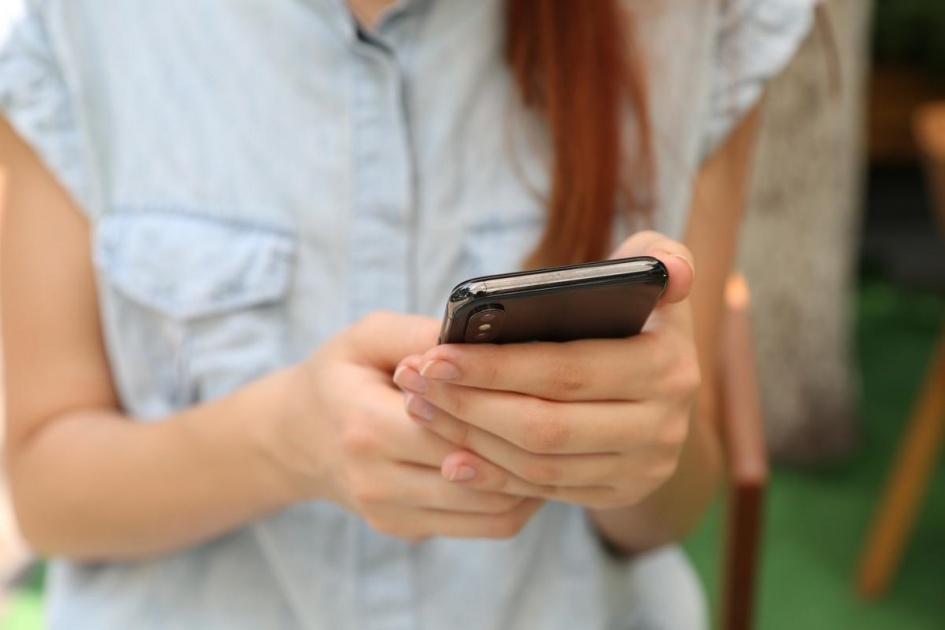الأمن ينشر فيديو لضبط شخص ابتز سيدة على مواقع التواصل