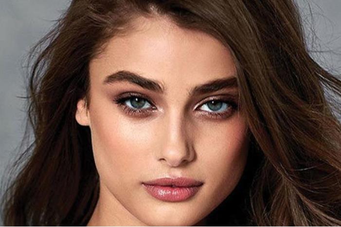 6 مكوّنات طبيعية طبّقيها في المنزل لحواجب كثيفة