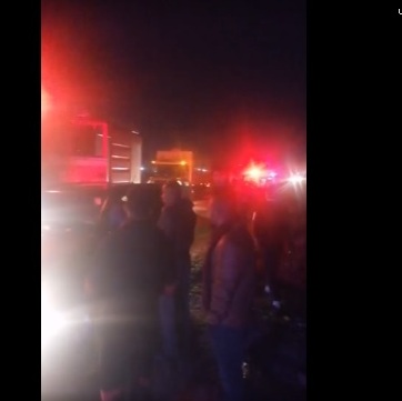 بالفيديو .. كوادر الدفاع المدني تنقذ مواطنين تدهور بهم باص بقناة الملك عبدالله