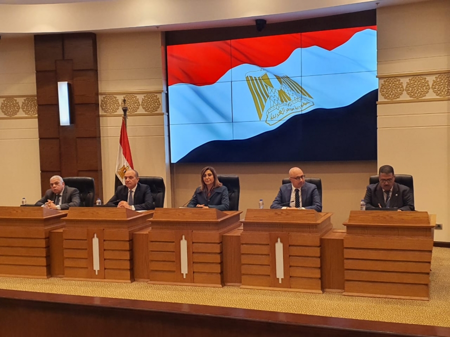 السفير العضايلة يستعرض فعاليات مشاركة الأردن بمعرض القاهرة الدولي للكتاب