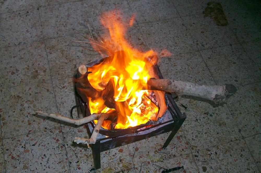 اربد : وفاة عشريني اختناقا بدخان منقل حطب 