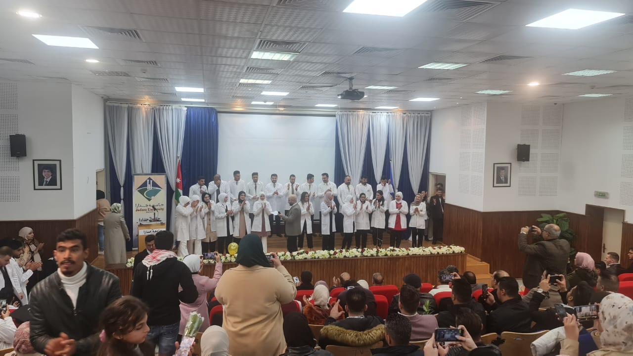الطعامنة يرعى حفل أداء القَسم لخريجي كلية الصيدلة في جدارا