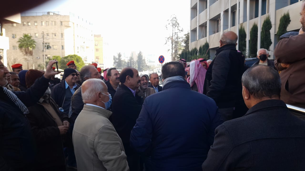 بالصور … تجدد اعتصامات متقاعدي الفوسفات ام مبنى الشركة