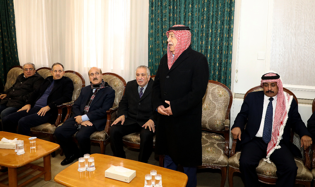 مندوبا عن الملك.. . العيسوي يعزي آل الأسد