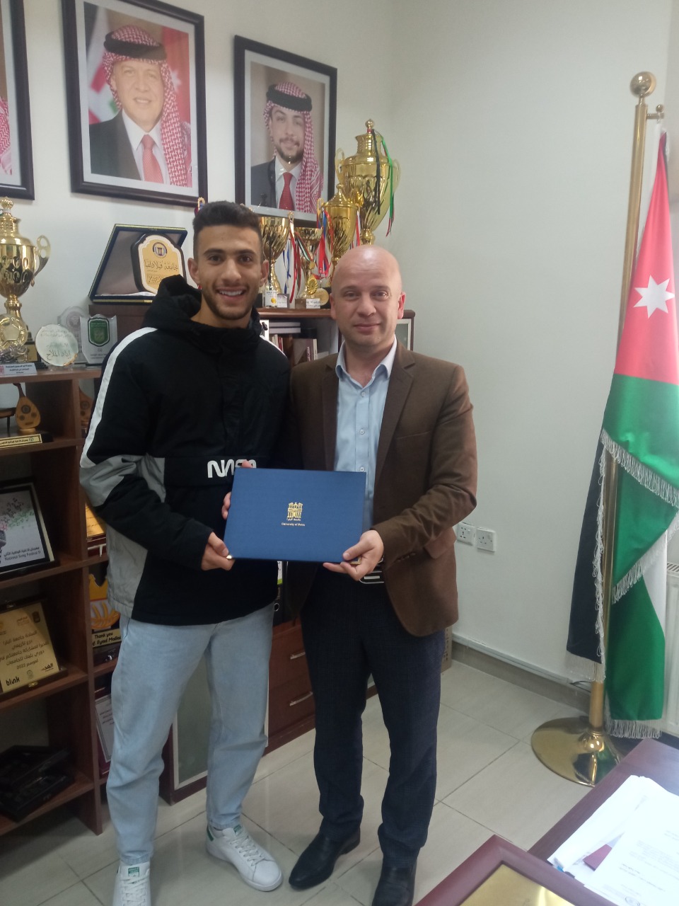 صورة حول : لاعب فريق جامعة البترا ينضم إلى المنتخب الوطني الأولمبي لاعب فريق جامعة البترا ينضم إلى المنتخب الوطني الأولمبي