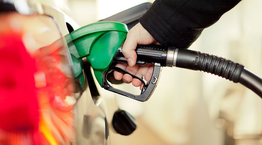 ترجيح تثبيت سعر الديزل ورفع البنزين محلياً الشهر المقبل
