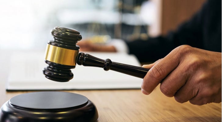 الأشغال المؤقتة لمتهمين تسببا بعاهة دائمة لشقيتهما