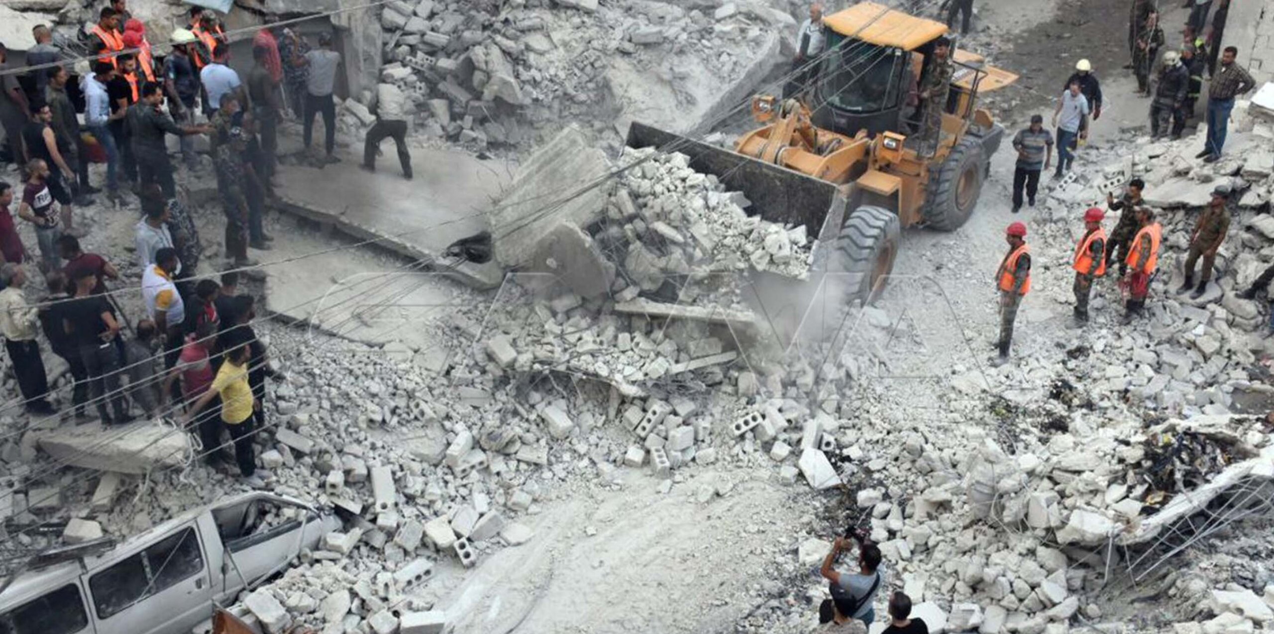 سوريا : مقتل 10 اشخاص بإنهيار مبنى سكني في حلب