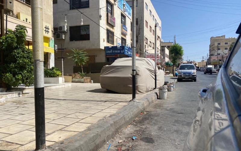 ادارة السير : غرامة اصطفاف المركبات على أرصفة المشاة 20 دينار