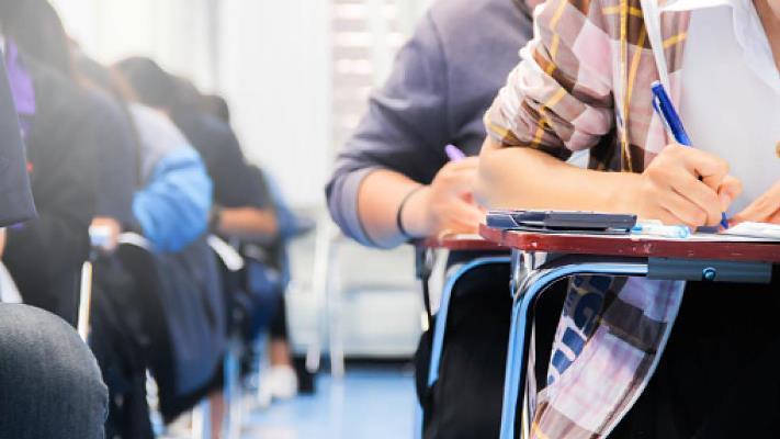 42859 طالبا وطالبة بالتكميلية يتقدمون غدا لامتحان مبحث اللغة الانجليزية