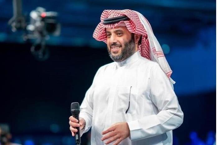 آل الشيخ يفجر مفاجأة.. لأول مرة يطرح مزادا على تذكرة وحيدة بمميزات مذهلة (فيديو)