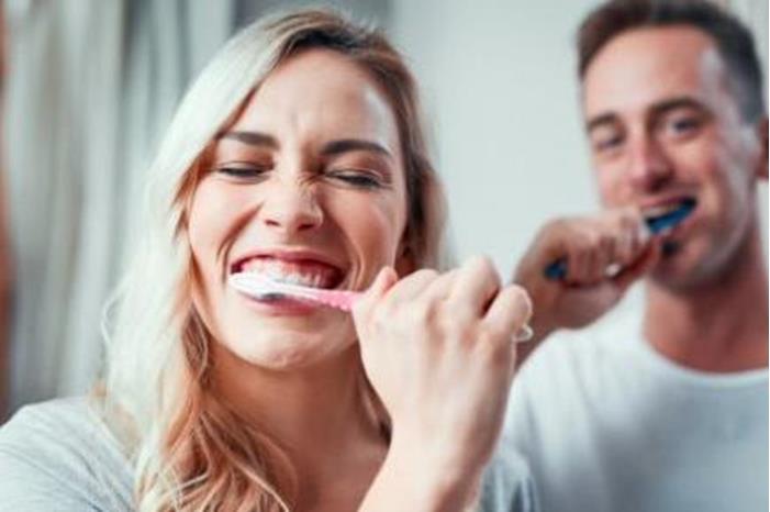 أخطاء عند غسيل الأسنان