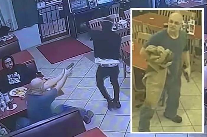 أمريكا..لص يسطو على مطعم بمسدس بلاستيك فيقتله زبون بـ9 رصاصات - فيديو