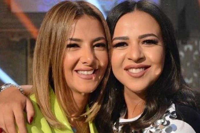 إيمي سمير غانم تعايد شقيقتها دنيا بمناسبة ميلادها