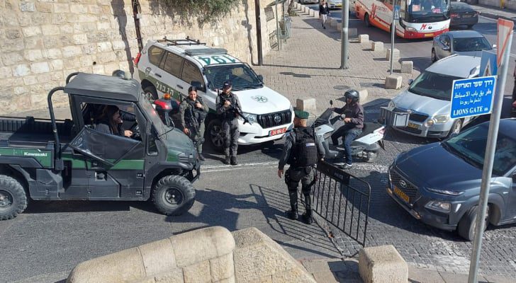 الاحتلال يعيق دخول المصلين إلى المسجد الأقصى