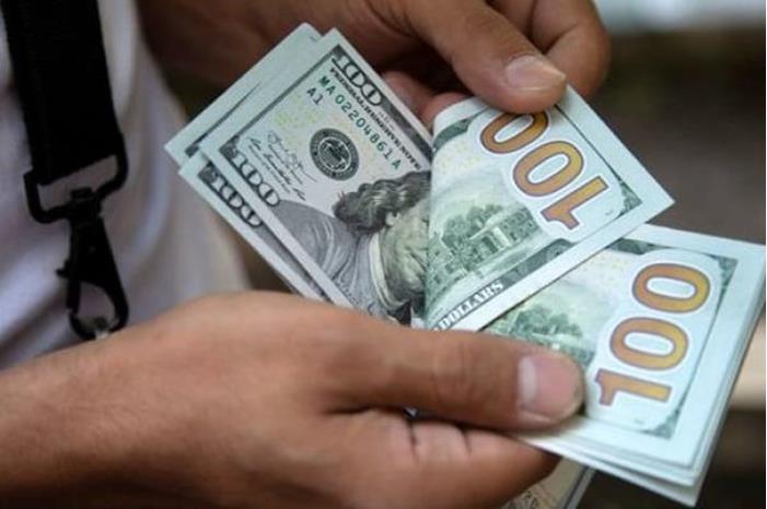 الدولار يرتفع وسط ترقب قرار الفيدرالي واليورو يتراجع