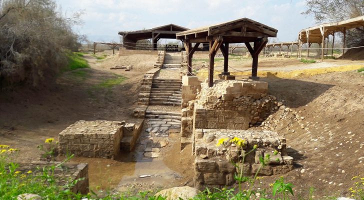 الكنائس الكاثوليكية تحيي يوم الحج ٢٣ إلى موقع المعموديّة المغطس