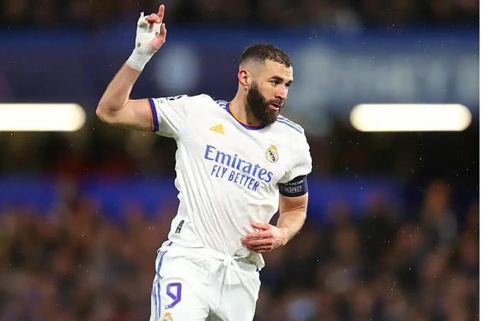 بنزيما يقترب خطوة من تاج رونالدو في ريال مدريد